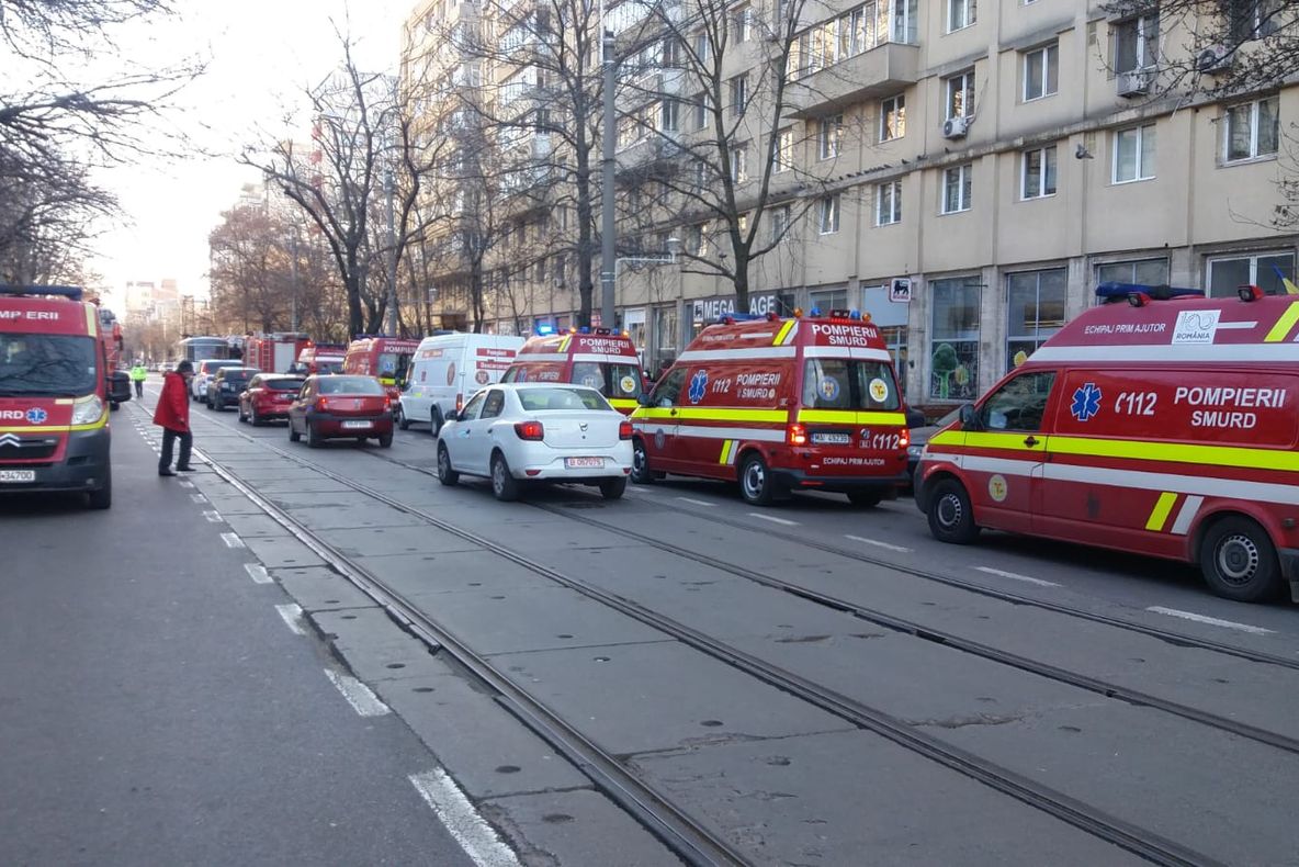 Incendiu violent într-un bloc de 10 etaje din Capitală. Focul a pornit de la LIFT - VIDEO