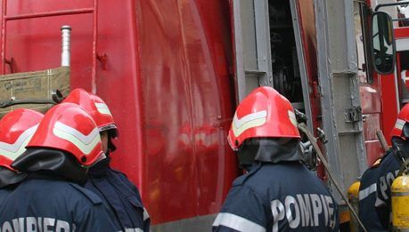 Case mistuite de flăcări, în Floreşti: două victime