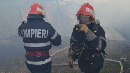 Explozie urmată de un incendiu la un cămin de nefamilişti din Iaşi (VIDEO)