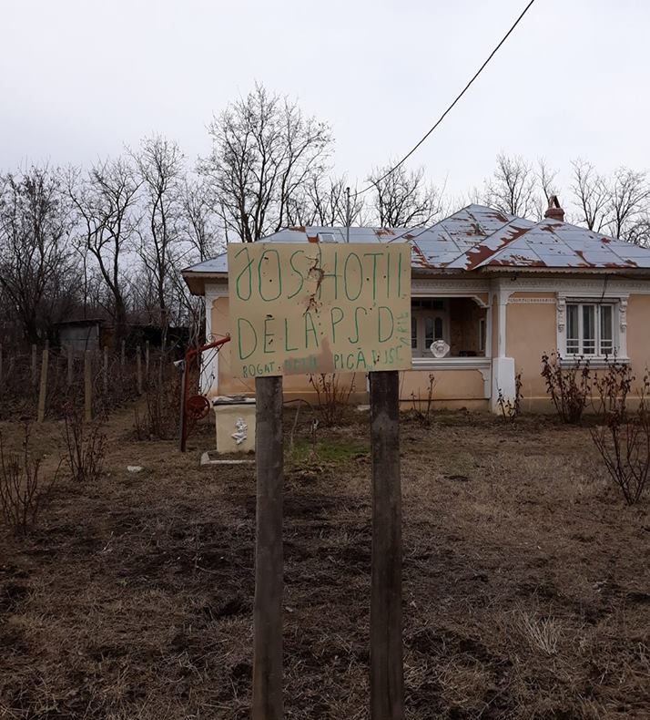 Poza zilei! Un teleormănean și-a pus în curte pancartă anti-PSD