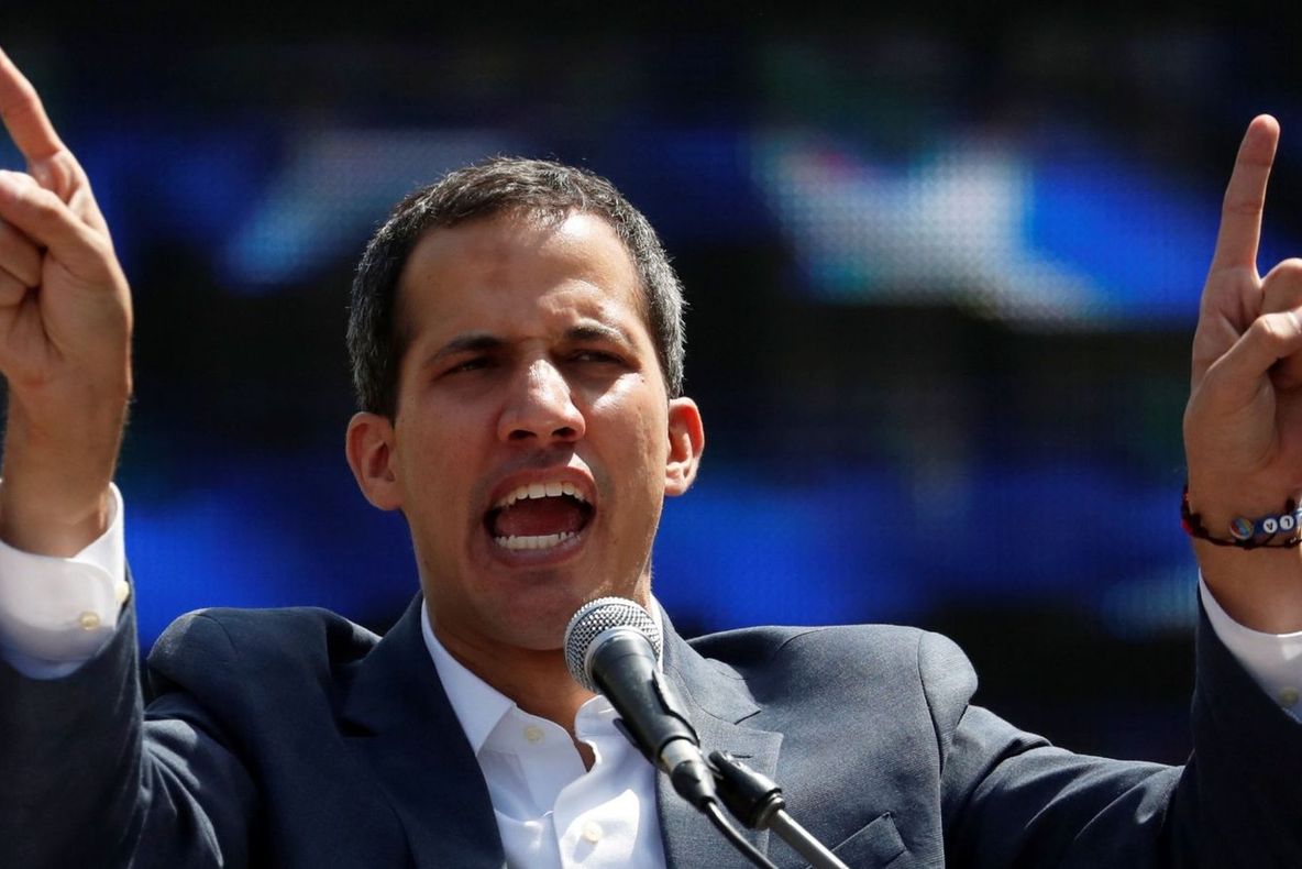 Guaido a transmis un mesaj României. Criza din Venezuela, la un pas de război  