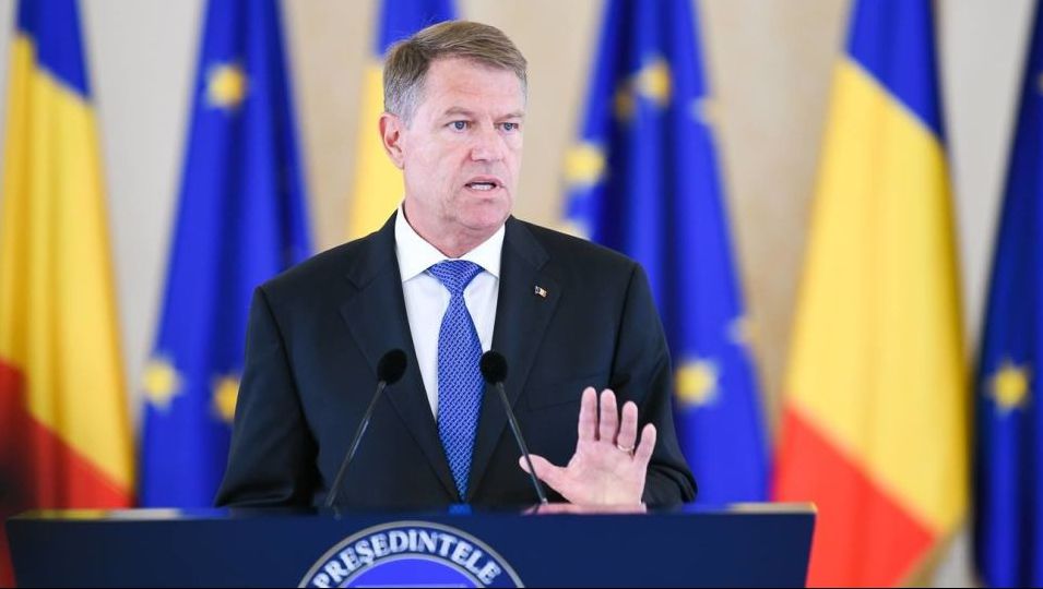 Klaus Iohannis a pus tunurile pe sistemul educațional
