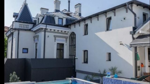 Conacul de vis al Olguței este în litigiu, iar niște persoane locuiesc abuziv în casă