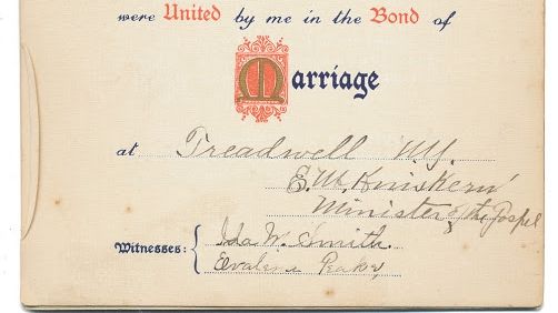 S-a dus la un anticariat să cumpere o carte și a găsit un document secret despre soția lui