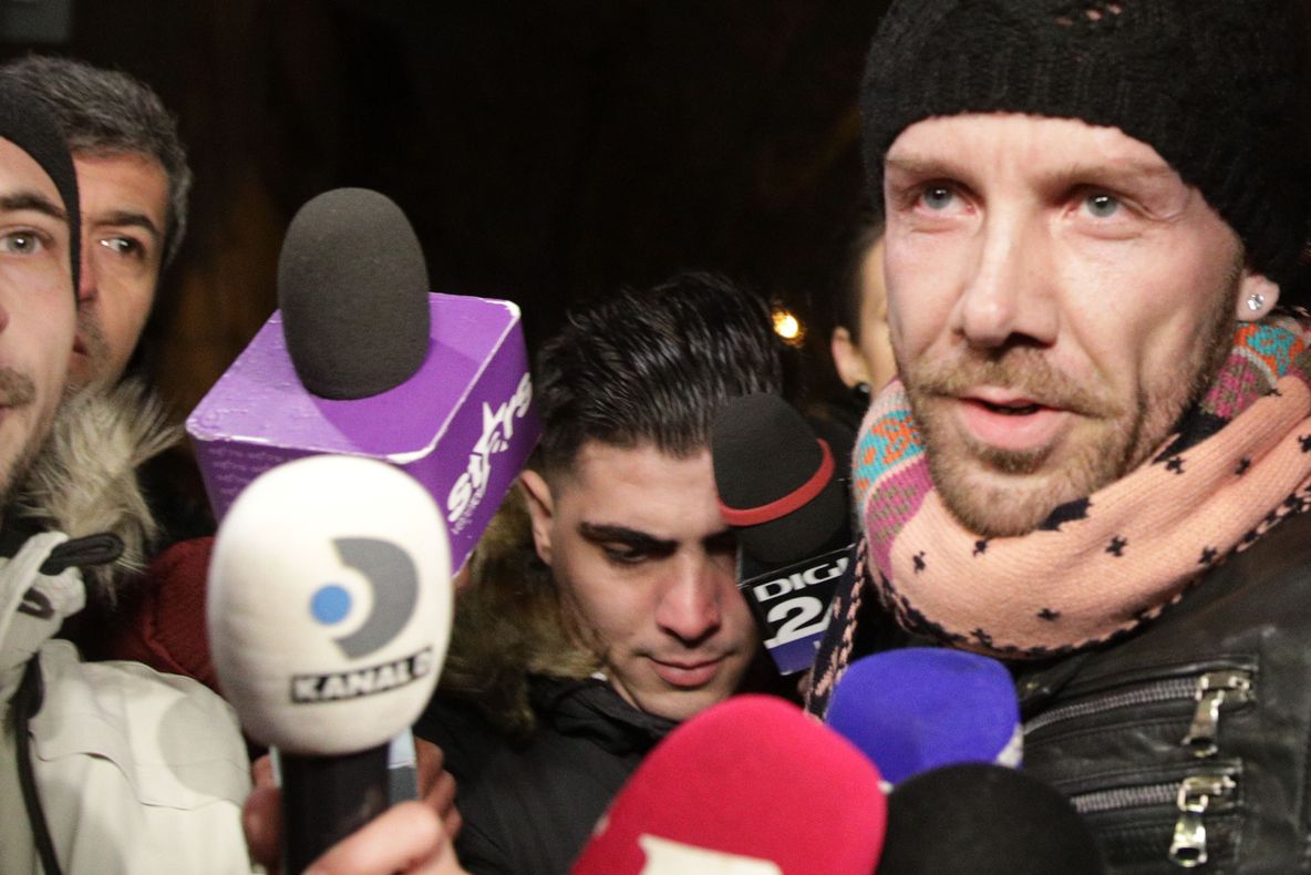 Falsul chirurg contestă arestul preventiv. Avocat:"Nu merge să opereze pacientele prin metrou"