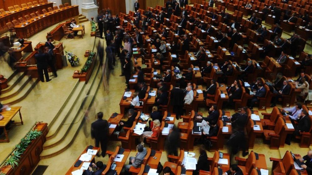 Senatul a decis! Parlamentarii pot fi angajați și la companii de stat