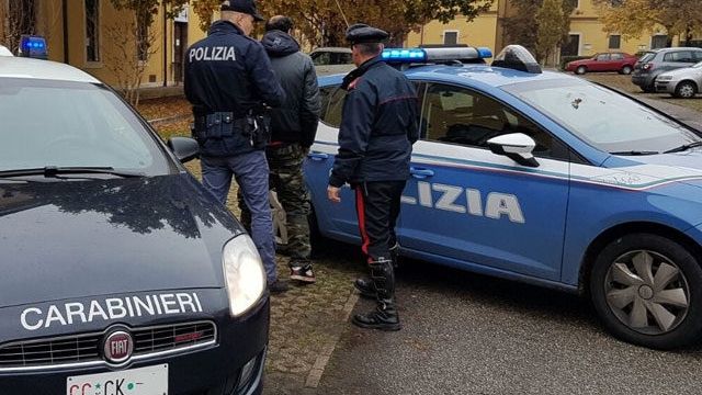 Româncă bătută până la leșin pe o stradă din Italia