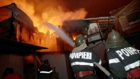 INCENDIU în centrul Bucureștiului: Zeci de persoane sunt evacuate