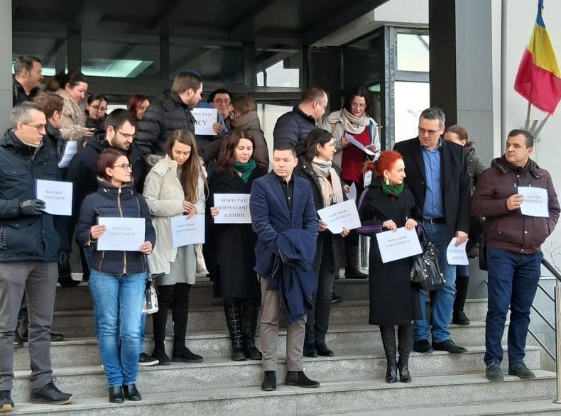Procurorii braşoveni au ieşit în stradă împotriva lui Tudorel Toader