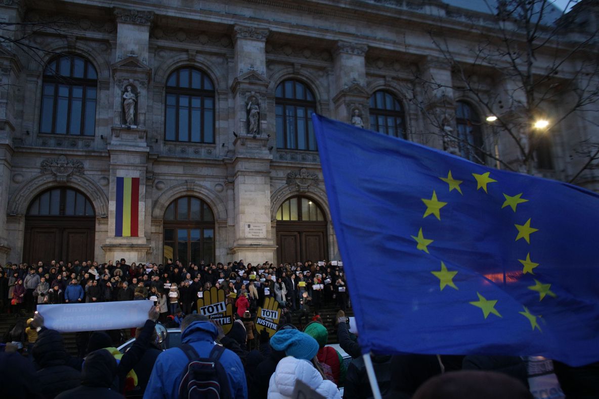 HAOS în Justiție: Sute de magistrați, în stradă. Activitate suspendată în parchete și tribunale