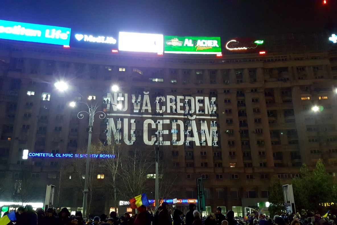 Ziua protestelor. Manifestații în fața DNA, în Piața Victoriei și la Palatul de Justiție
