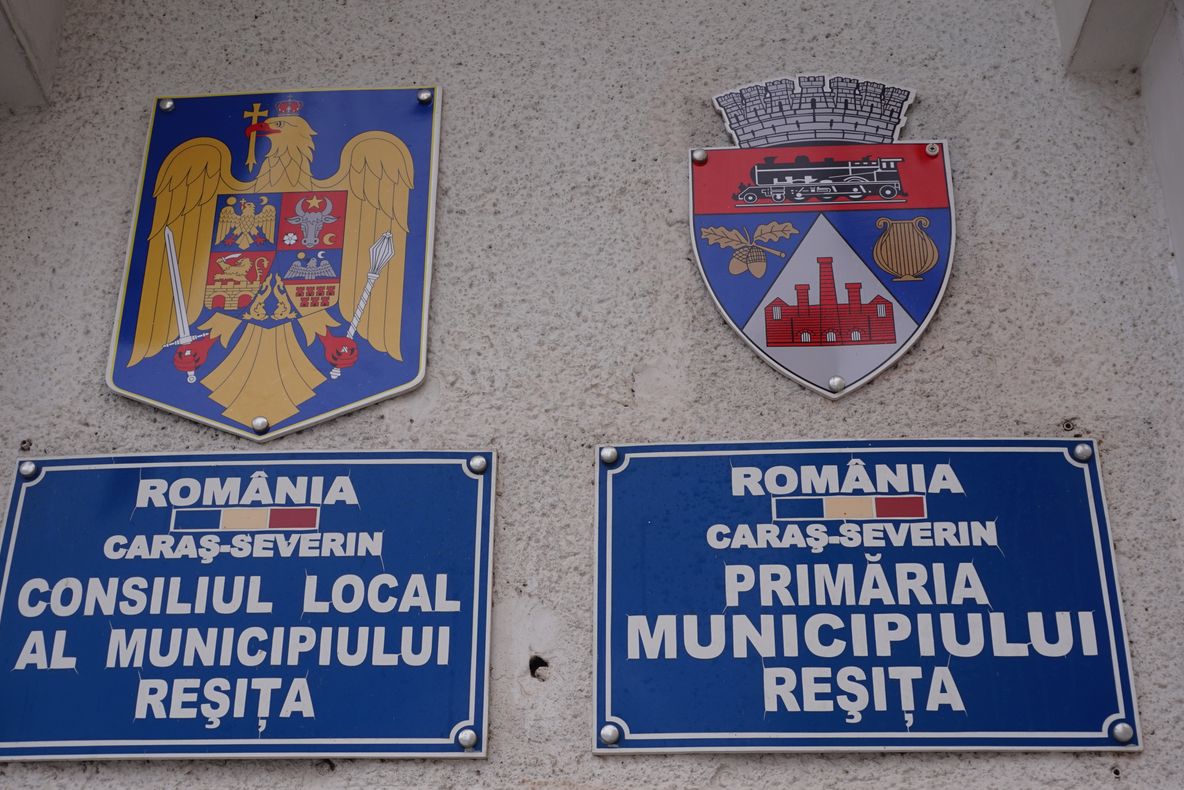 Scandal la Primăria Reşiţa, se reduc salariile cu 10% 