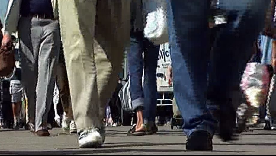 STUDIU - Peste jumătate dintre români vor să locuiască în altă țară - Ce destinații ar alege