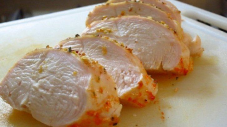Cum prepari pieptul de pui încât să fie moale şi suculent