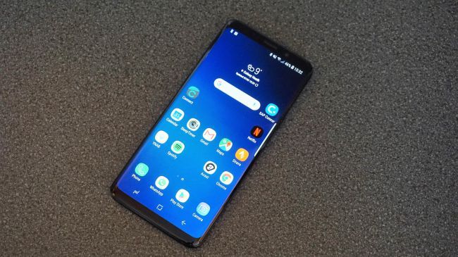 Eroarea de la telefoanele Galaxy S10 care permite deblocarea de către orice amprentă
