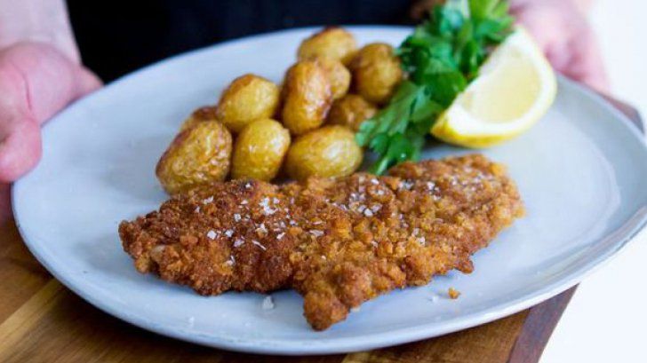 Secretul pentru cel mai gustos şi mai crocant şniţel. Nimeni nu ştie reţeta asta!