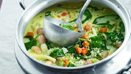 Reţetă delicioasă de la stână: cum prepari supă de lapte cu verdeţuri