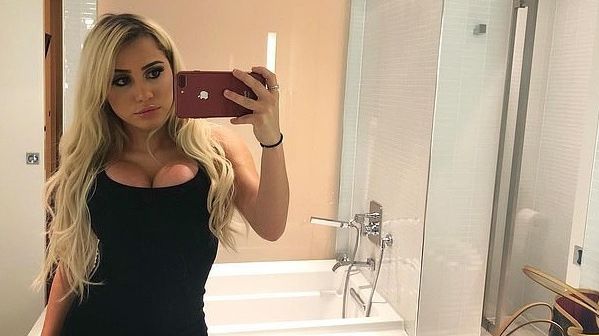 Ce a pățit această tânără după ce a aruncat două scaune de la etaj