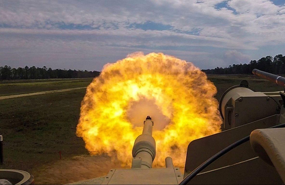 Un tanc-monstru, controlat de Inteligența Artificială, arma care va schimba fața războiului