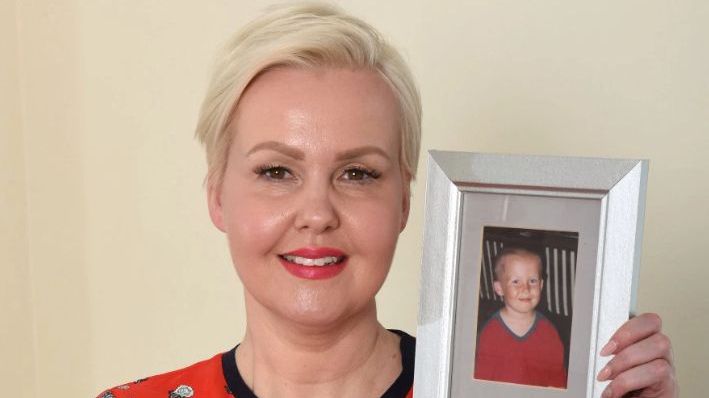 Această mamă a ajuns pe drumuri după ce i-a murit băiatul. Acum are milioane de dolari