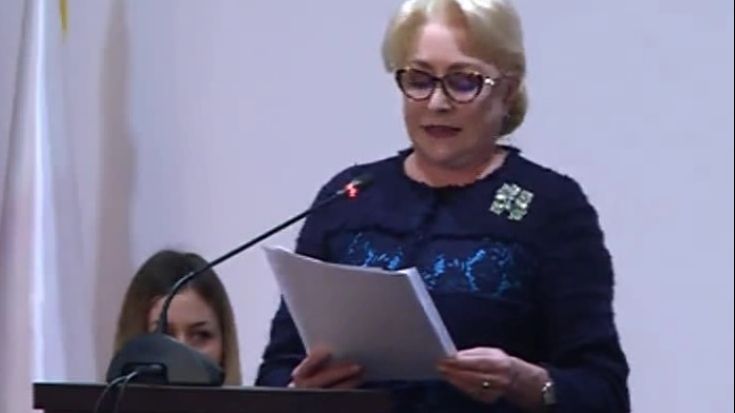 Dăncilă se laudă în fața primarilor de comune: "Am scos țara din noroaie"