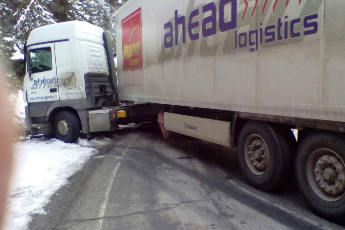 Accident grav în Harghita: Două TIR-uri s-au ciocnit