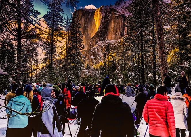 Fenomen spectaculos. Cascadă în flăcări - FOTO