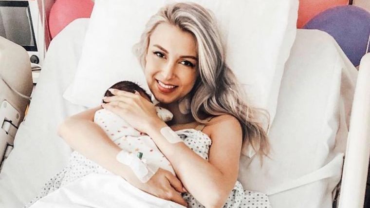 Absurd! O fundație creștină: Andreea Bălan, pedepsită pentru că susține căsătoria între homosexuali