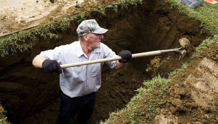 De ce sunt îngropați morții la 2 metri adâncime. Puțină lume știe asta