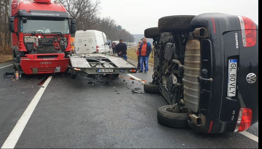 Accident în lanț pe DN1. Trafic reluat după ce 6 mașini s-au ciocnit violent