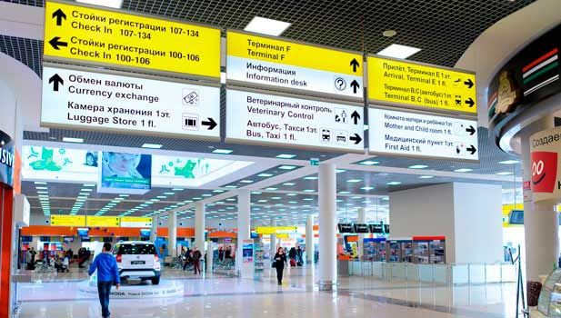 Un american, prins cu obuzul în gemantan. În Rusia!