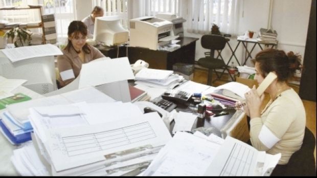 Angajări pe bandă rulantă la STAT. Sunt scoase la concurs peste 1.000 de posturi de funcţionari, din care câteva sute sunt de consilieri