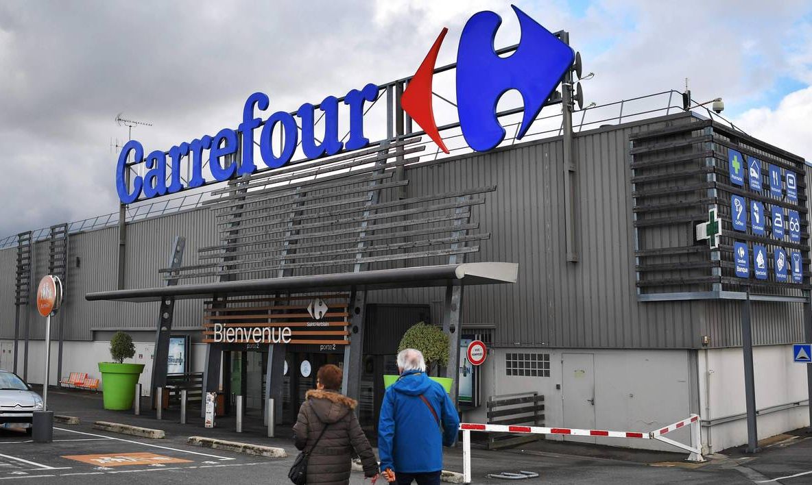 Cum se vor numi magazinele Carrefour, după ce au fost cumpărate de frații Dedeman
