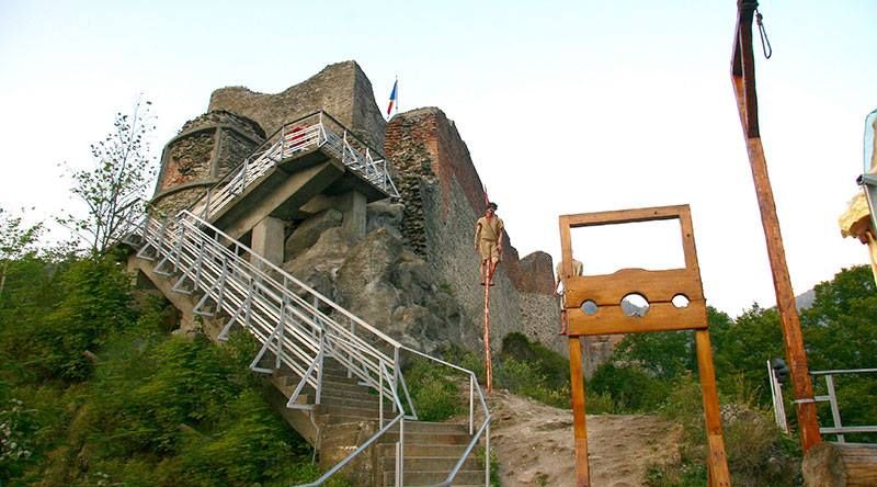 Cetatea Poenari, închisă pe o perioadă nedeterminată din cauza urșilor