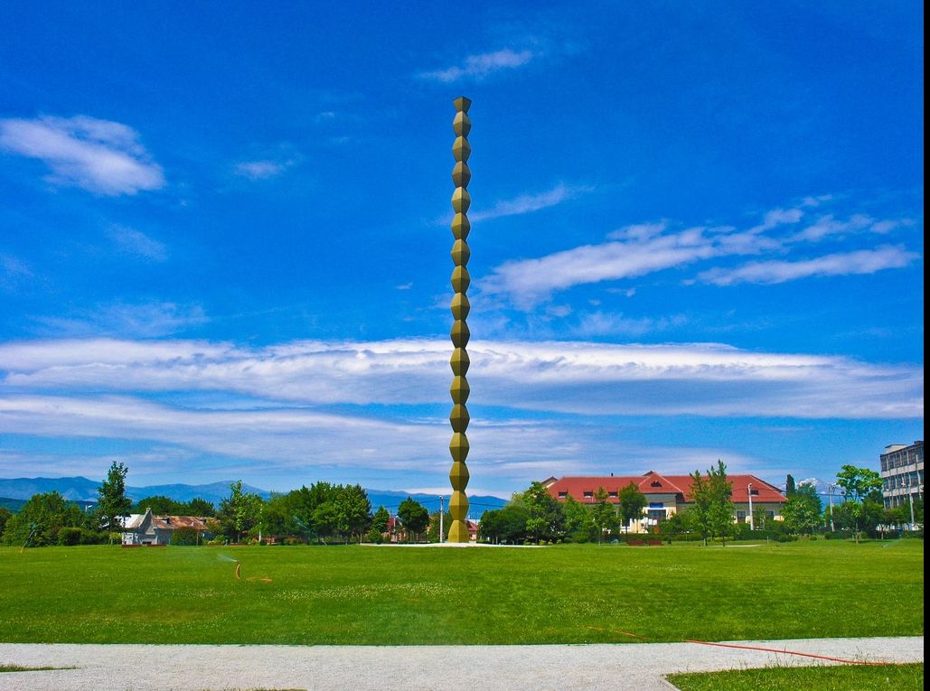 Coloana Infinitului se înnegrește
