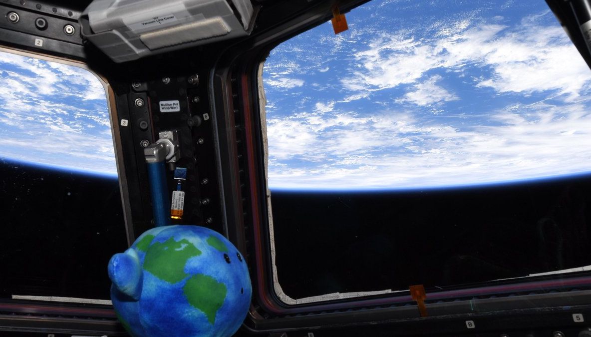 Premieră în istoria omenirii. Două femei vor ajunge în spațiul deschis 