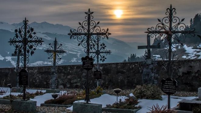 Un cimitir din Bistrița a luat-o la vale după începerea lucrărilor la stația de epurare