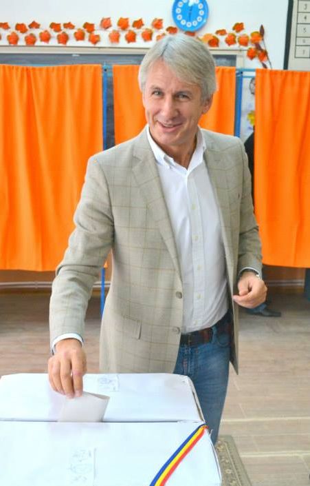 "Casanova" Teodorovici a frânt inimile doamnelor cu acest mesaj de 8 Martie (VIDEO)