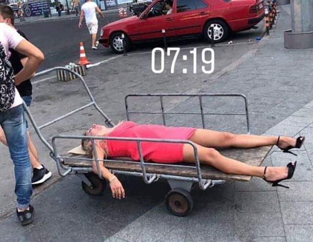 Cea mai mare petrecere de weekend. Pozele nebune care nu ar fi trebuit să scape pe Facebook