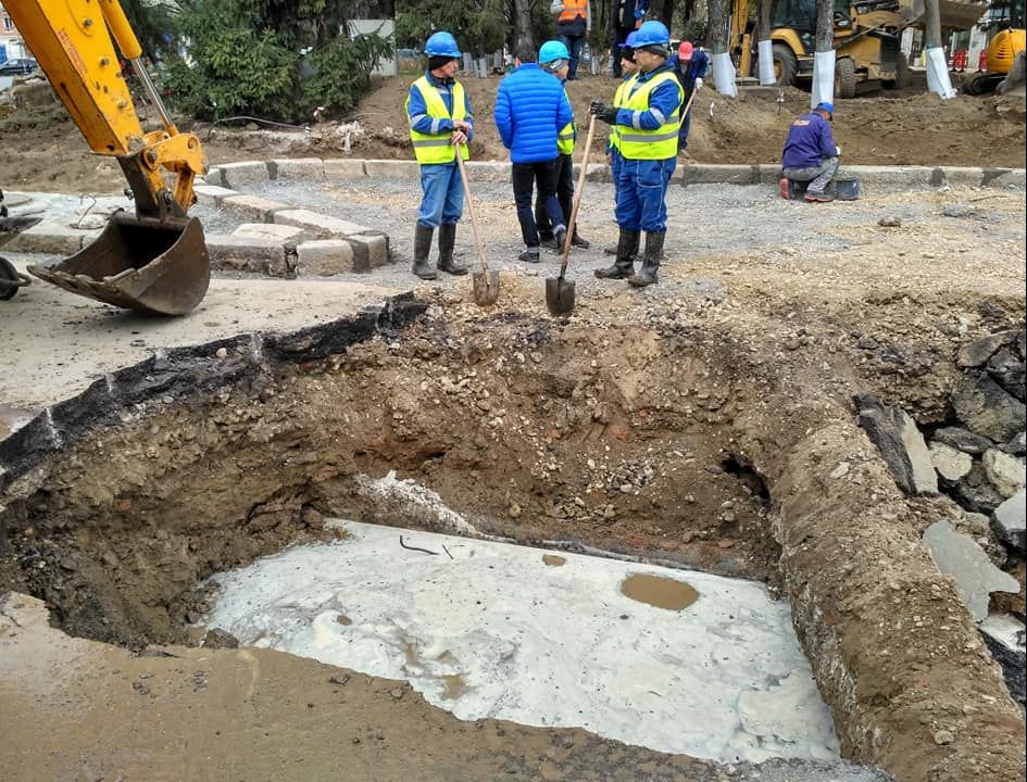 O uriaşă surpare a apărut în plin centrul Galațiului