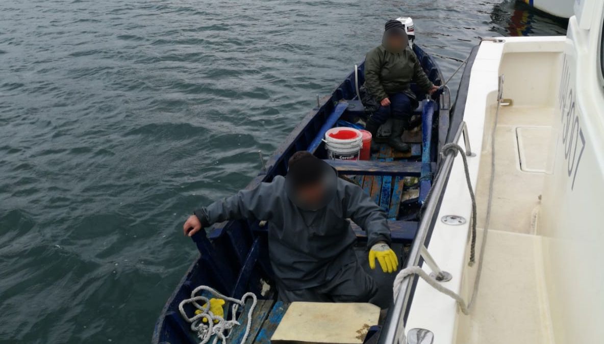 Intervenție periculoasă în Marea Neagra. Doi bărbați au fost salvați de Garda de Coastă