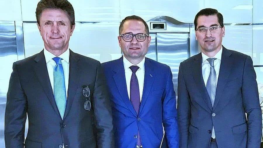 Gică Popescu a şocat după ce a făcut o poză împreună cu Răzvan Burleanu, rivalul său!