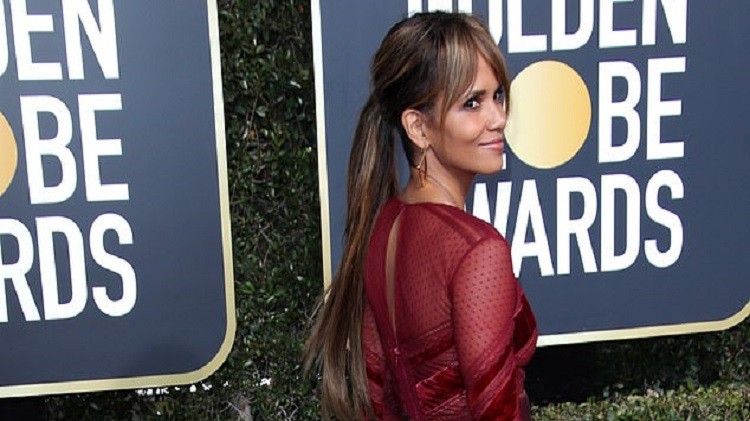 Halle Berry și-a făcut un imens tatuaj pe tot spatele