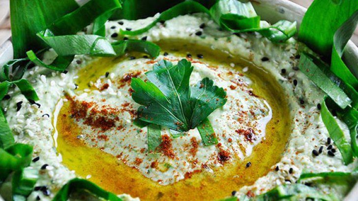 Humus de avocado făcut în casă: se prepară rapid și este perfect pentru perioada de post