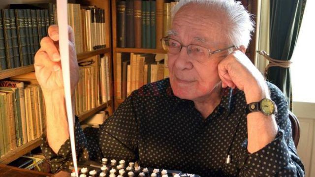 Mihai Şora, ironic: Întreba cineva de un corset pentru durerile de spate?