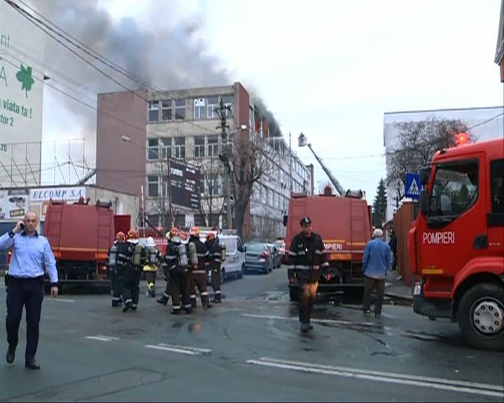 Incendiu puternic în zona Obor din Capitală. Au fost trimise mesaje RO-alert!