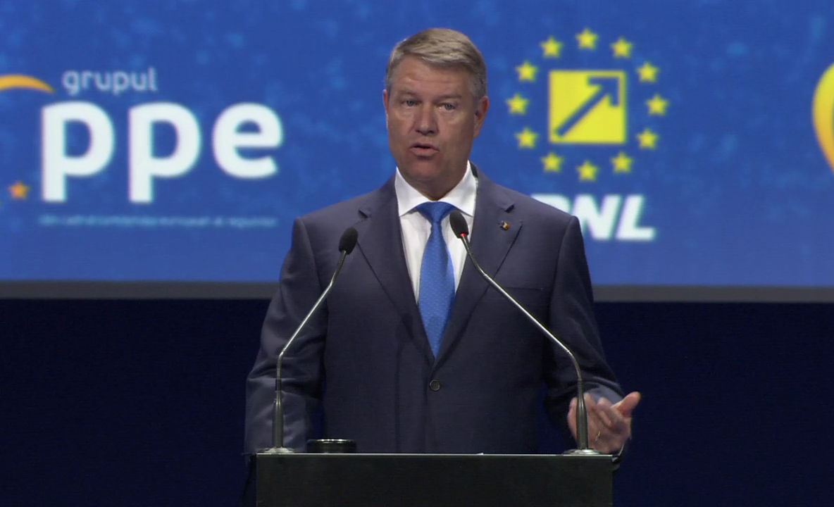 Klaus Iohannis, ovaționat de mii de oameni la Romexpo. Atac devastator la PSD