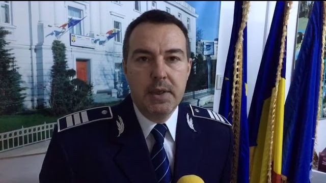 Două fete de 13 ani s-au bătut pe stradă, una a ajuns la spital. Părinții riscă enorm 