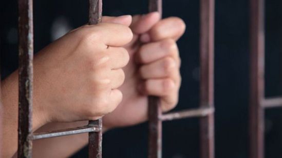 Deținutul care s-a spânzurat în arestul Poliției Sălaj a decedat