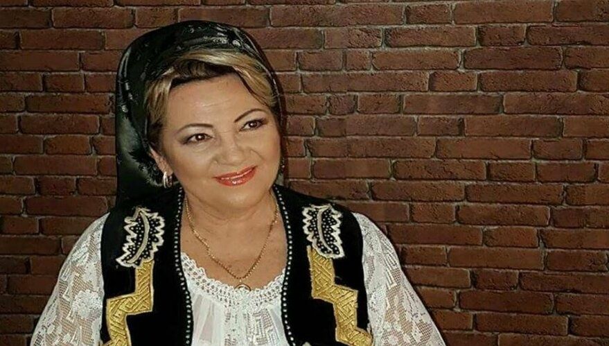 Dramă pentru o cântăreaţă de muzică populară: accident foarte grav de maşină, soţul ei a murit